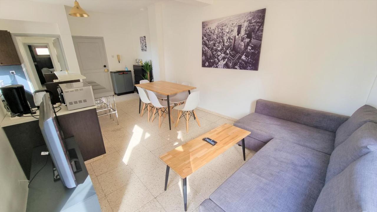 Cozy Beach Apt / 100 Mbit+ Netflix / Near Airport Larnaca Extérieur photo